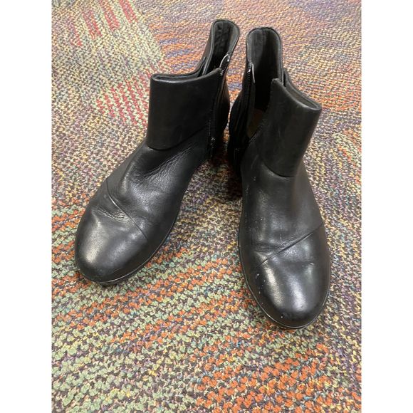Clarks Black Leather Ankle Boots size 9.5 - Picture 5 of 5